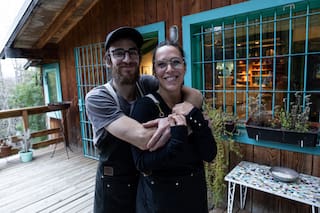 Después de 10 años en España, se instalaron en la Patagonia y abrieron un restaurante que agota reservas
