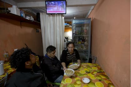 En muchas culturas se acostumbra dar sopa de pollo a quienes se encuentran enfermos