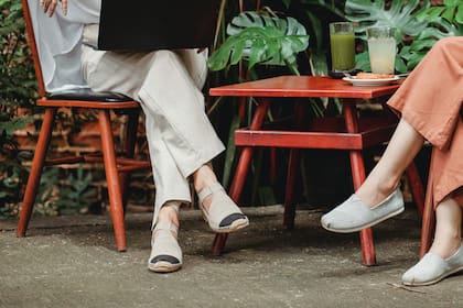 Restaurantes con terrazas y veredas para salir a almorzar y tomar un poco de aire.