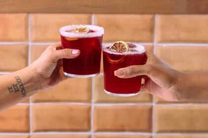 Restaurantes familiares liderados por migrantes ofrecen la receta clásica y la inteligencia artificial identifica dónde degustarla y cómo elaborarla en casa