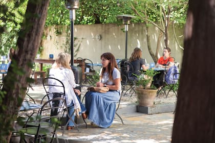 Restaurantes rodeados de verde: conocimos Convite, un restaurante lleno de árboles