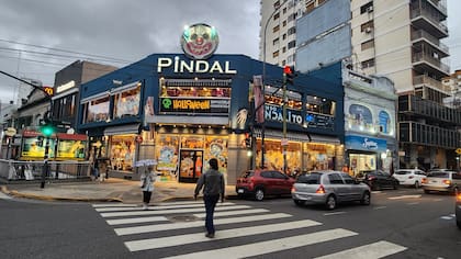 Restaurantes y comercios acompañan la fecha con decoración