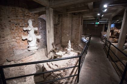 El museo está delimitado por pasillos que permiten y facilitan la circulación
