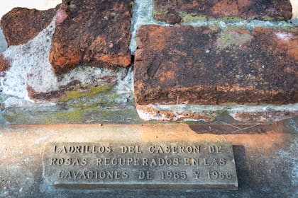 Restos de lo que fuera el Caserón de Rosas, hoy tierras del Parque Tres de Febrero.