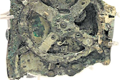 Restos del
mecanismo de Anticitera, hallados cerca de Creta en 1900