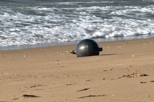 Resuelven el misterio de las "bolas del espacio" que aparecieron en una playa australiana