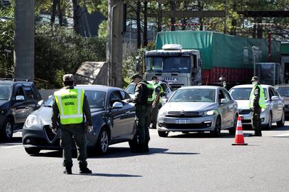 Retenes por el coronavirus: las autoridades perciben que el movimiento de ciudadanos sigue intenso