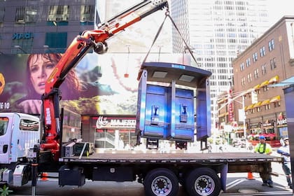 Retiraron el último teléfono público de Nueva York