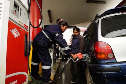 Retiro de subsidios y aumento en combustibles desata desconcierto y rechazo en Bolivia
