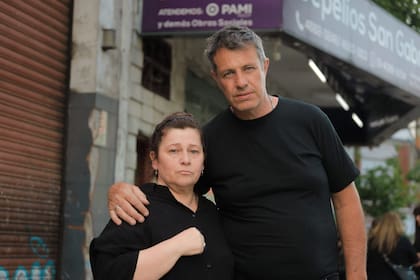 Retrato a Edith y Daniel, mamá y papá de Nazareno Tobías Isern, asesinado en Esteban Echeverría