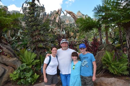 Retrato de familia: Christian Martin junto a su mujer, Helene, y sus hijos Victoria (que hoy tiene 11 años) y Teddy (hoy de 16).