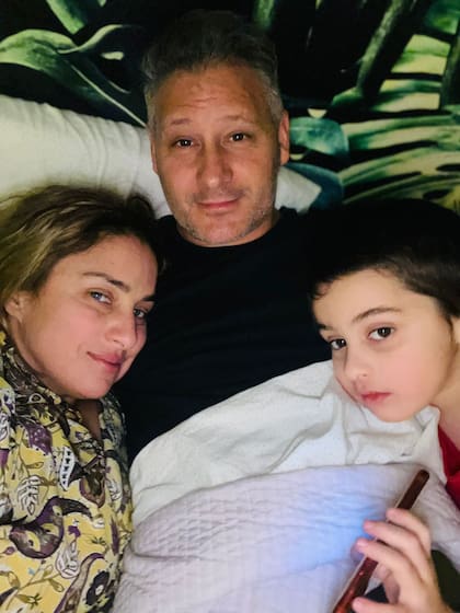 Retrato de familia: María Julia Oliván junto a su marido, Ariel Straccia, y su hijo Antonio