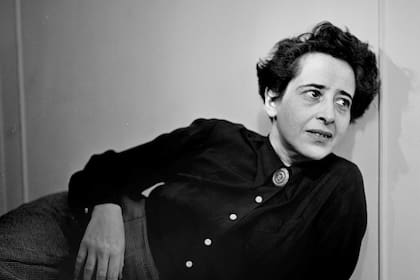 Retrato de Hannah Arendt (1906 - 1975), tomado en 1949