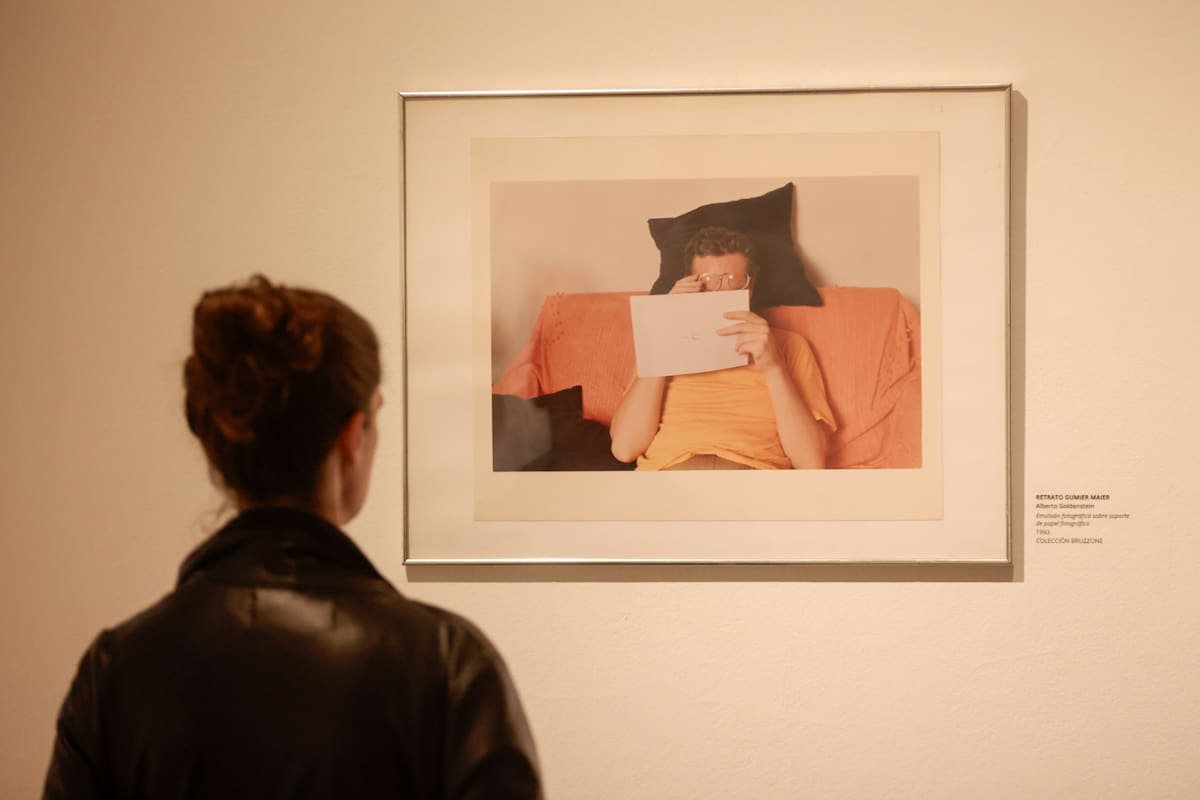 Retrato de Jorge Gumier Maier por Alberto Goldenstein, en la muestra que celebra los 40 años del Rojas