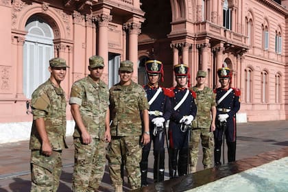 Retrato de los militares que viven en la Casa Rosada y también en Olivos