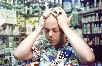 Retrato de Marcelo Pombo que integra la proyección de fotografías Mundo del arte (1988-2000), en la retrospectiva de Alberto Goldenstein en el Moderno