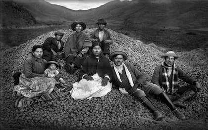 El archivo fotográfico de Martín Chambi contiene cerca de 30.000 negativos
