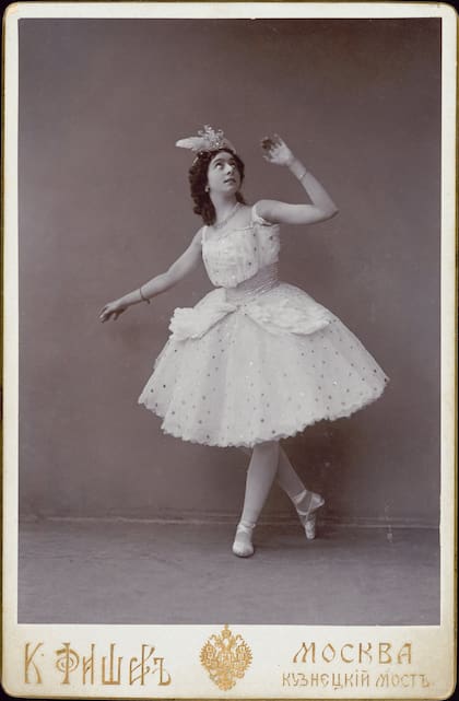 Retrato de Vera Karalli como Odette en el clásico "Lago" de Tchaikovsky, 1906, perteneciente a la colección del Museo del Teatro Bolshoi