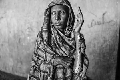 Retrato hecho por Abdulmonam Eassa en Sudán, que registra las consecuencias de la guerra en ese país africano