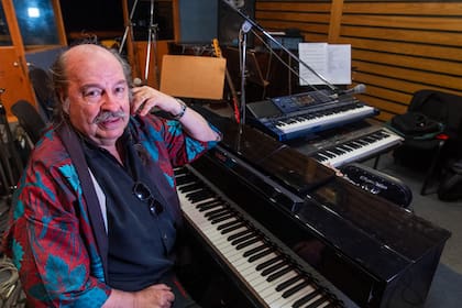 Litto Nebbia y su piano, amigos inseparables