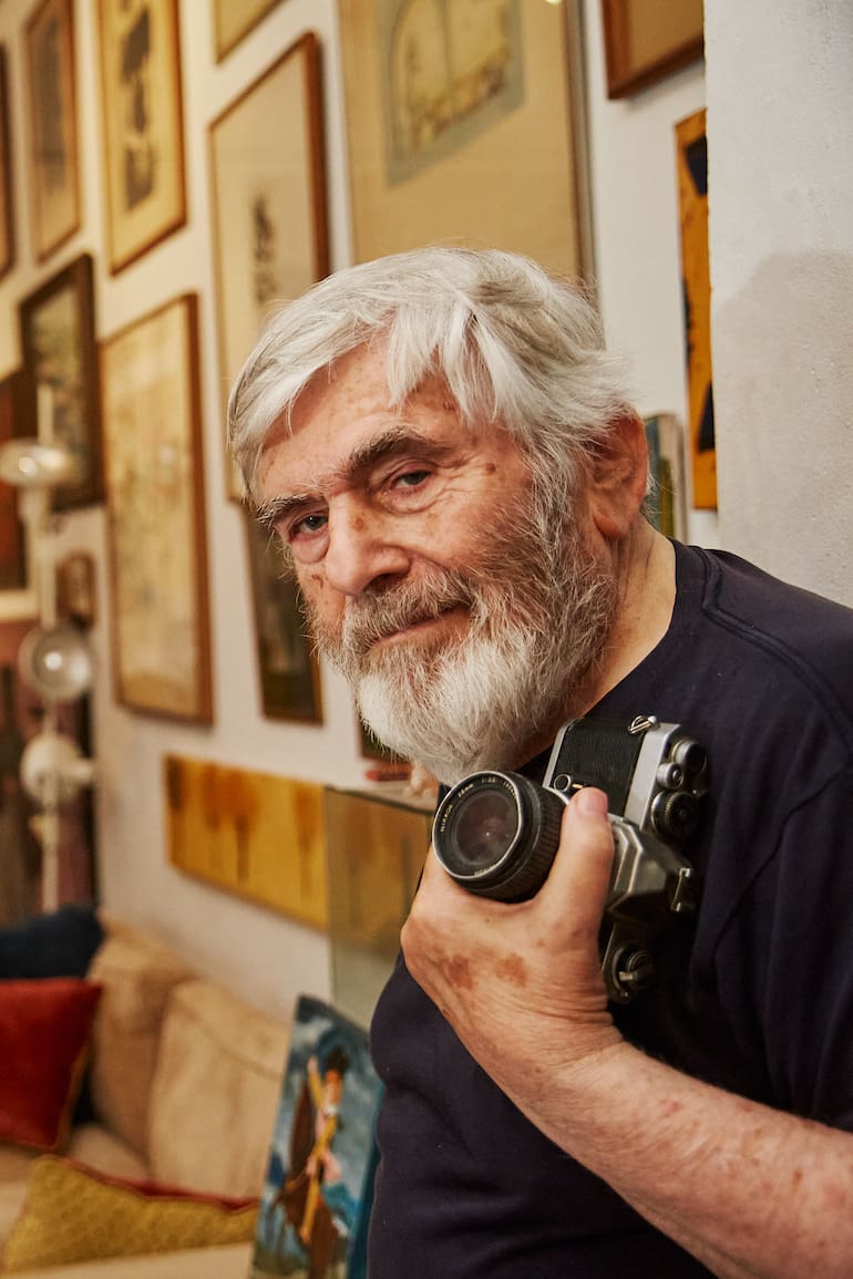 Retratos de Pedro Roth, un fotógrafo y pintor que hizo fotos para muchos artistas argentinos quienes le pagaron con obras. Quiere que esas imágenes estén disponibles en el Archivo General de la Nación