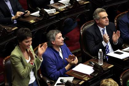 Mayra Mendoza, Máximo Kirchner y Agustín Rossi