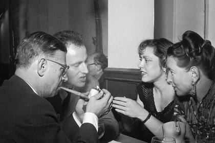 Reunión cumbre: Sartre, Vian y Simone de Beauvoir en la década de 1950