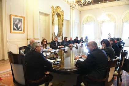 El presidente Alberto Fernández encabeza la reunión de gabinete en la Casa Rosada