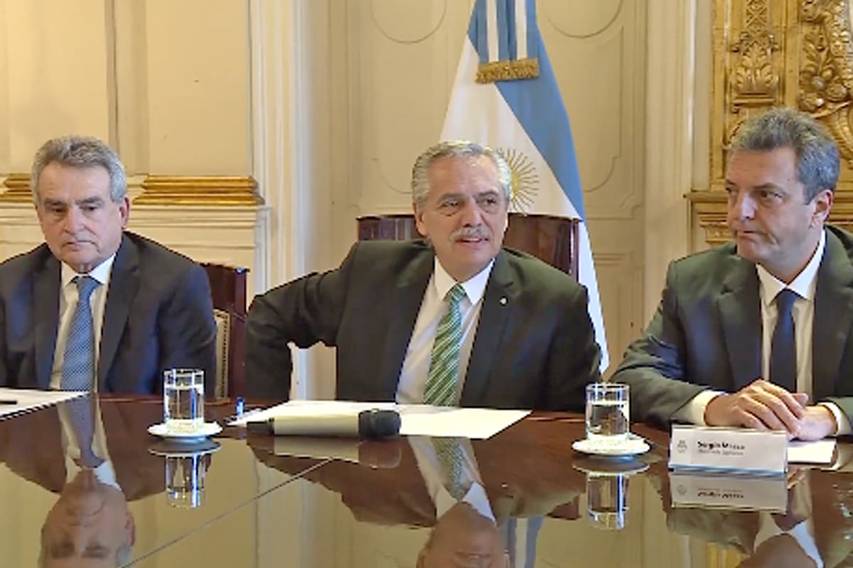 Reunión de Gabinete. Alberto Fernández; Sergio Massa y Agustín Rossi