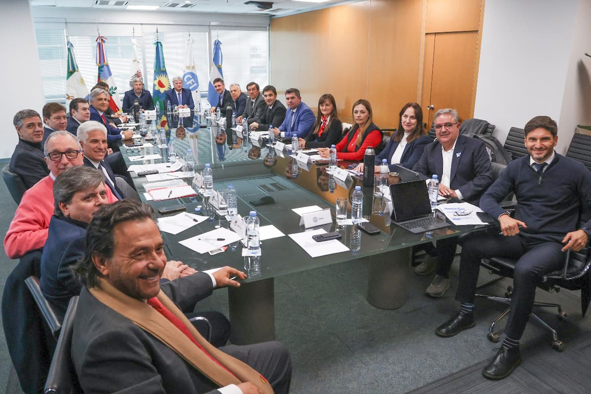 Reunión de gobernadores en la antesala de la avanzada contra la Casa Rosada en el Congreso