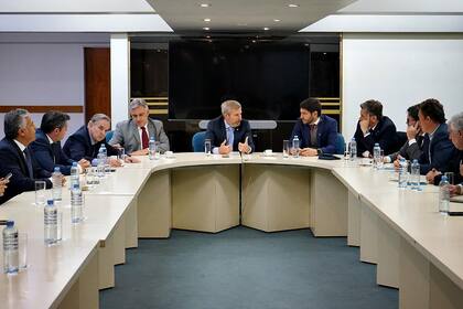 Reunión de gobernadores y legisladores de la oposición dialoguista en el CFI de la ciudad de Buenos Aires