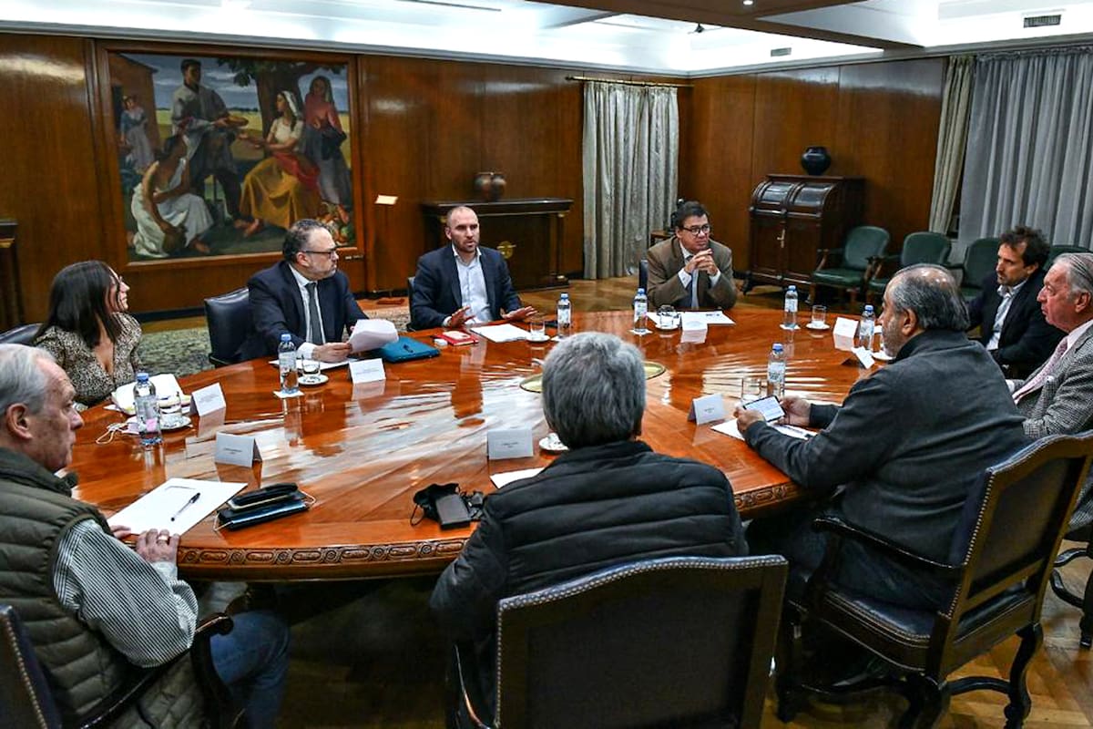 Reunión de Guzmán con ministros, empresarios y sindicalistas