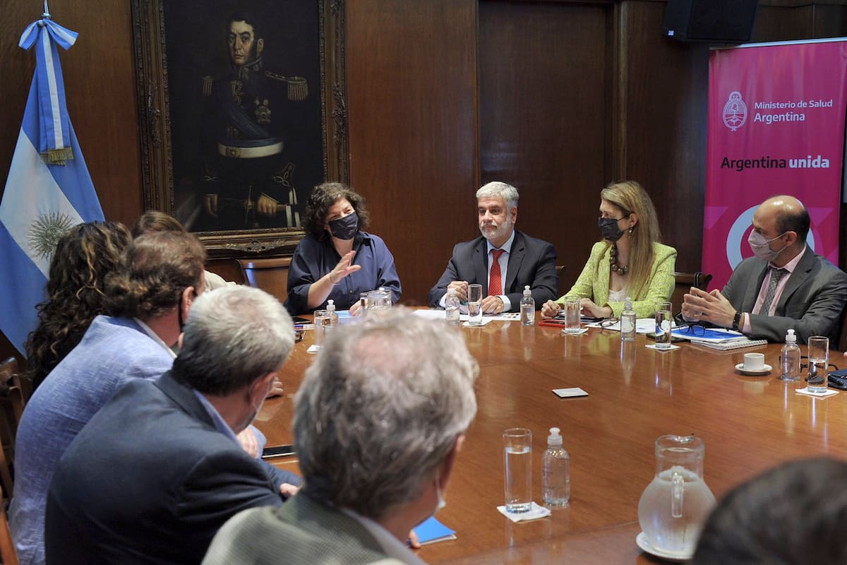 Reunión de hoy en el Ministerio de Salud, el secretario de Comercio Interior, Roberto Feletti, y las cámaras que agrupan a los laboratorios
