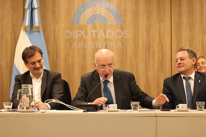 Reunión de la Comisión Bicameral de Seguimiento del Ministerio Público en el Senado con la presencia del procurador Eduardo Casal