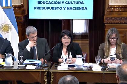 Reunión de la Comisión de Presupuesto y Hacienda de la Cámara de Senadores