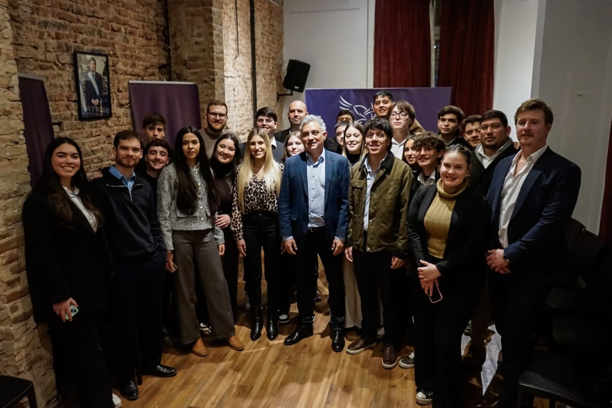 Reunión de la juventud de La Libertad Avanza con Sebastián Pareja