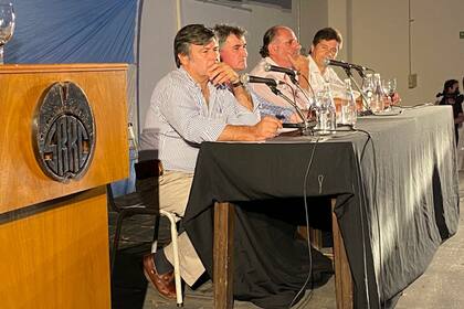 Reunion de productores y la Mesa de Enlace en la Sociedad Rural de Rio Cuarto