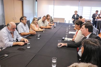 Reunión de revisión del acuerdo paritario de los trabajadores estatales para el período 2022