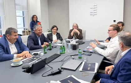 Reunión de Rolando Figueroa, gobernador de Neuquén, junto a inversores internacionales en Londres