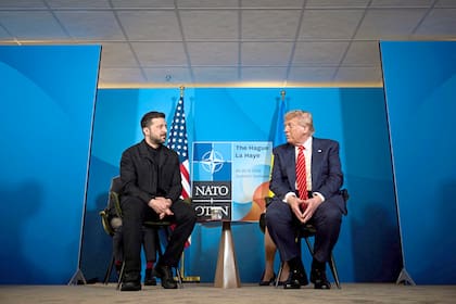 Reunión de Zelensky con Trump en un encuentro paralelo a la cumbre de la OTAN en La Haya, el 25 de junio pasado. AFP PHOTO / Ukrainian Presidential Press Service