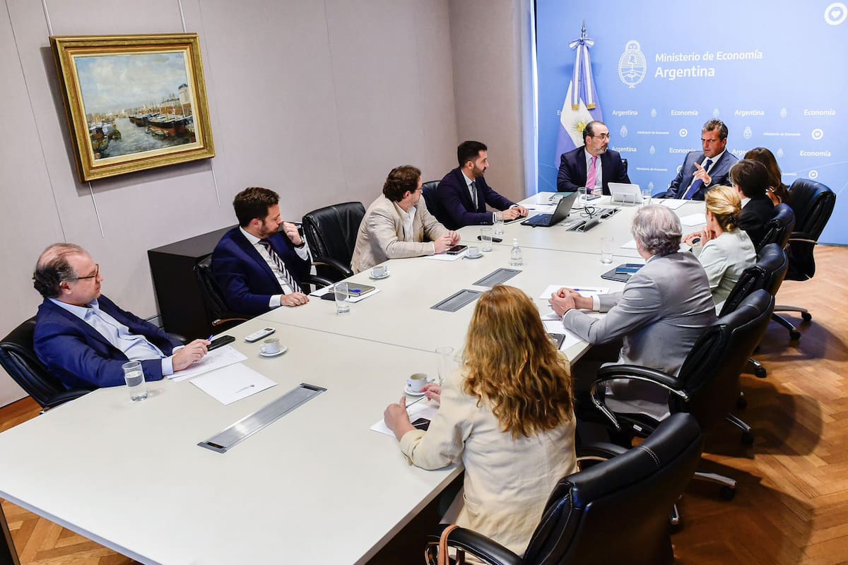 Reunión del ministro Sergio Massa con los funcionarios de la CAF
