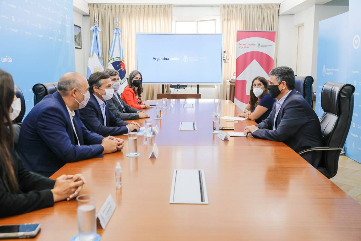 Reunión entre el Gobierno y la Ciudad por el traspaso de los colectivos