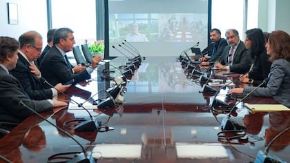 Reunión entre el ministro de Economía, Sergio Massa, y la miembro del FMI Gita Gopinath