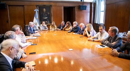 Reunión entre funcionarios de Salud y Comercio con entidades de salud por la falta de insumos médicos, el 8 de noviembre de 2023