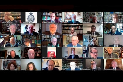 Reunión telemática de los académicos del Real Academia Española; la discusión puede llevar meses