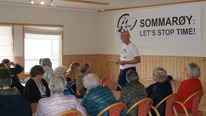 Reunión vecinal donde se incentivó el abandono de relojes y el control del tiempo en 2019