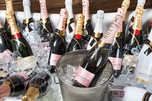 Reveló el insólito precio de un champagne y revolucionó las redes