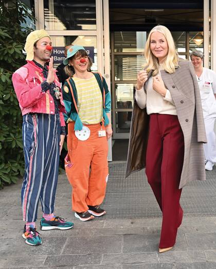 Mette-Marit llega al
Hospital Universitario
de Oslo.