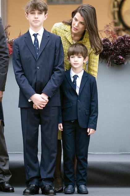 La hija
de la princesa Carolina de Mónaco junto a sus hijos, Raphaël, fruto de su relación con el actor marroquí
Gad Elmaleh, y Balthazar, nacido de su matrimonio con el cineasta Dimitri Rassam