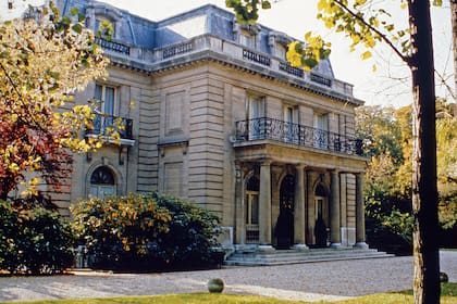 Así se veía la mansión en Bois de Boulogne en 1974, que fue su residencia parisina hasta la muerte de ambos